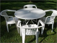 Metal Patio Table With 4 Plastic Lawn Chairs