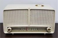 RCA Victor 9-XL-1E Desk Radio with Lighter