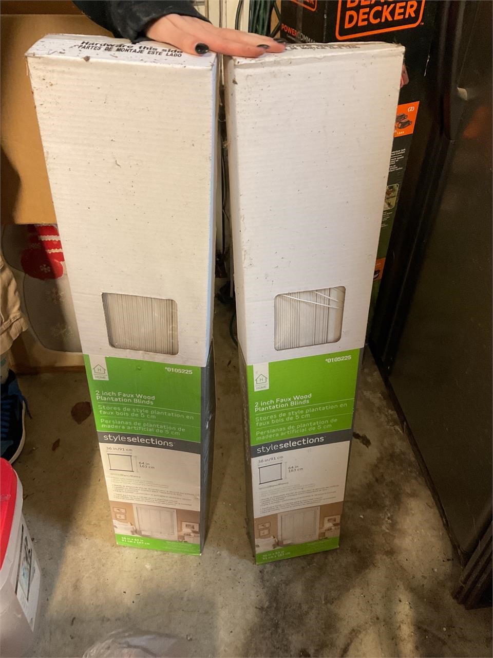 Lot of window blinds