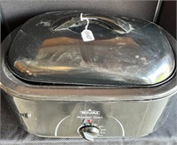 Rival electric roaster, lid is slightly bent.