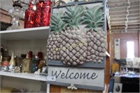 PINEAPPLE DECORATED WELCOME SIGN
