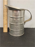 Old Primitive Metal 1 Quart Measuring Cup with