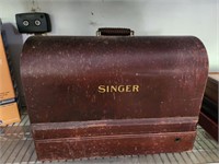 VINTAGE SINGER SEWING MACHINE