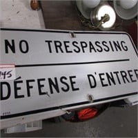 NO TRESPASSING SIGN