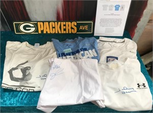 11 - LOT OF SIGNED SPORTS COLLECTIBLES (E63)