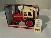 Ertl IHC Farmall 1256 Tractor NIB 1/16