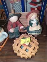 Ceramic Amish figurines & ceramic pie decor