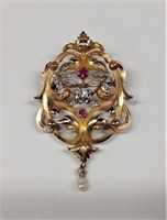 18k  yellow gold early Pin/Broach featuring