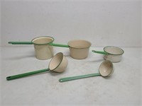 Set Enamelware Sauce Pans & Ladels