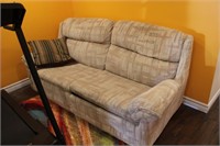 Older Sleep Couch 73L