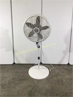 Lasso stand up oscillation fan