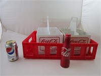 3 cases Coca Cola et une bouteille