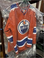 CONNOR McDAVID JERSEY & CARD