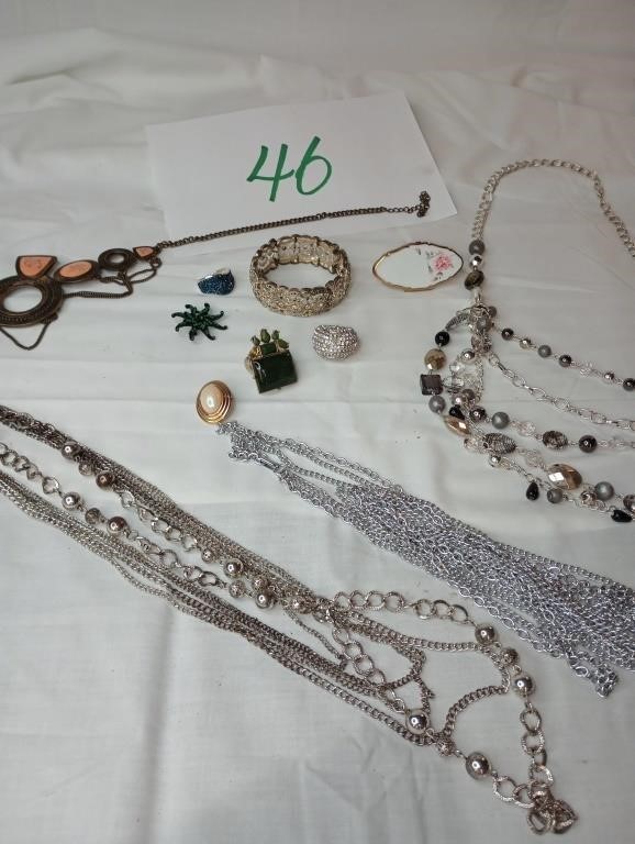 COSTUME JEWELRY LOT