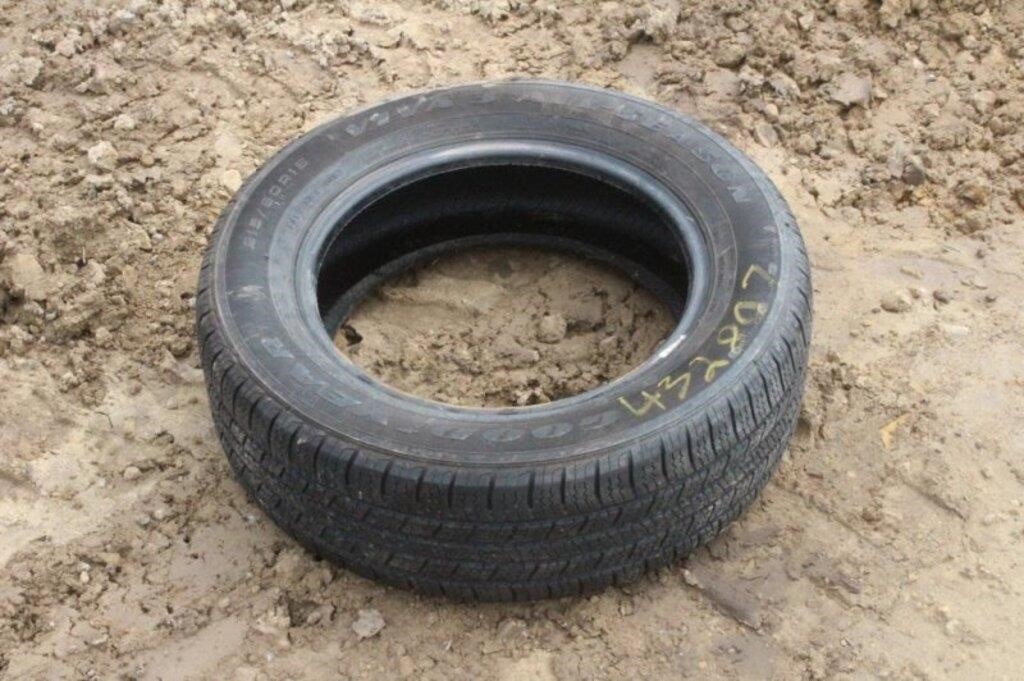 GoodYear Viva 3 All Season 215/60R16 Tire