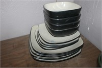 SET OF FOUR GREY AND BLACK HEARTHSONE DISHES