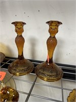 VINTAGE AMBER GLASS CANDLESTICKS PAIR