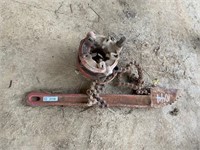 CHAIN TYPE PIPE WRENCH W/ PIPE THREADER