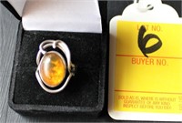 Sterling Silver Ladies Ring w/Oval Amber Stone