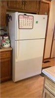 Roper Refrigerator by Whirlpool Corp.
33 W x 31