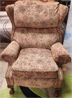 11 - WING BACK RECLINER CHAIR