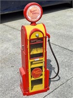 Miniature Shell Gas Pump Display Case