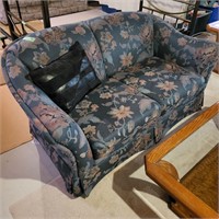 B215 Floral love seat, good condition