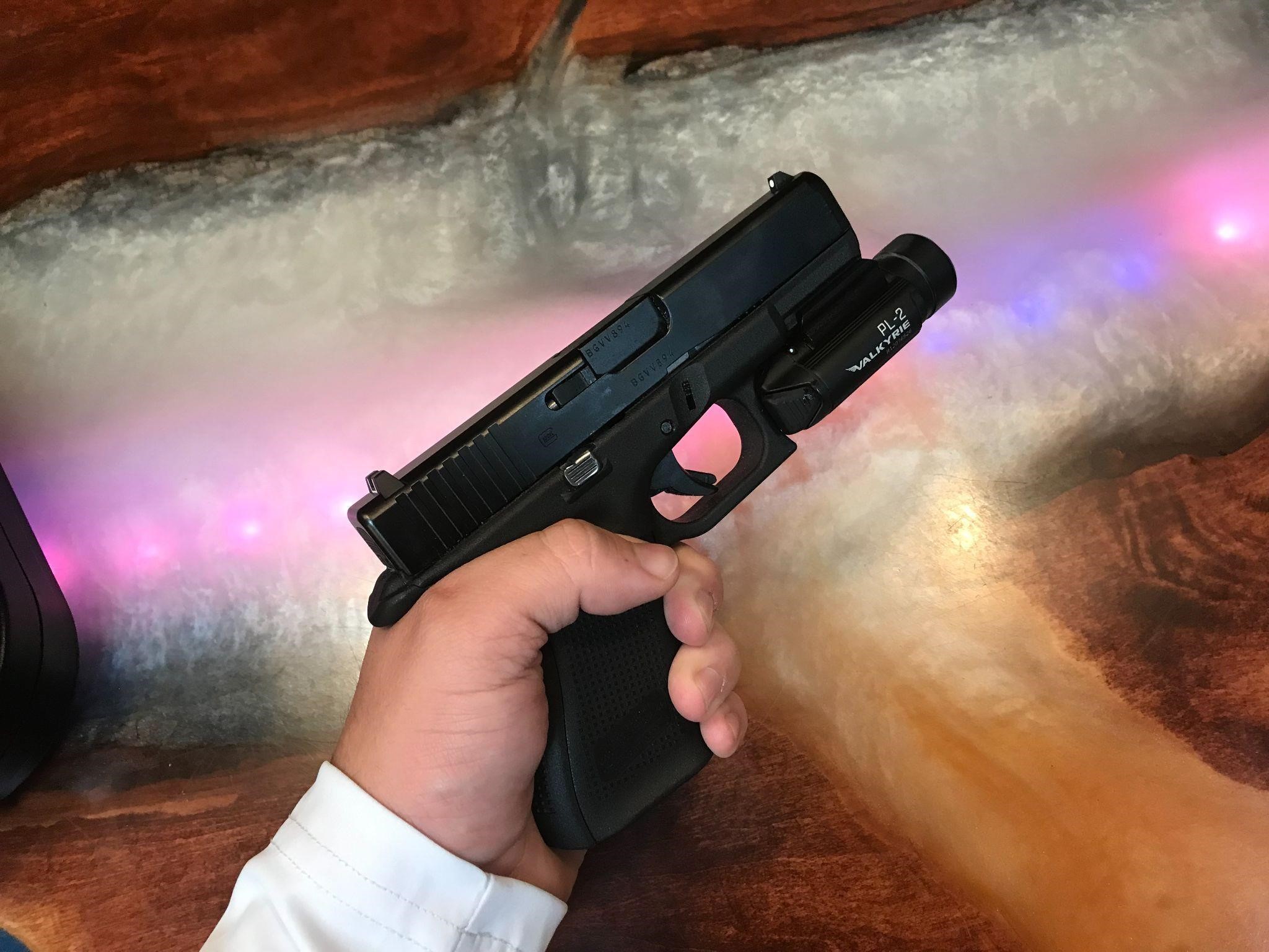 GLOCK 19 GEN 5 / OLIGHT VALKYRIE PL-2