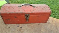 Vintage red tool box. Can be padlocked.