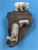 Lot of 3 carvings of bears from bone and moose ant