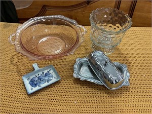 Appears to be Depression glass serving bowl,
