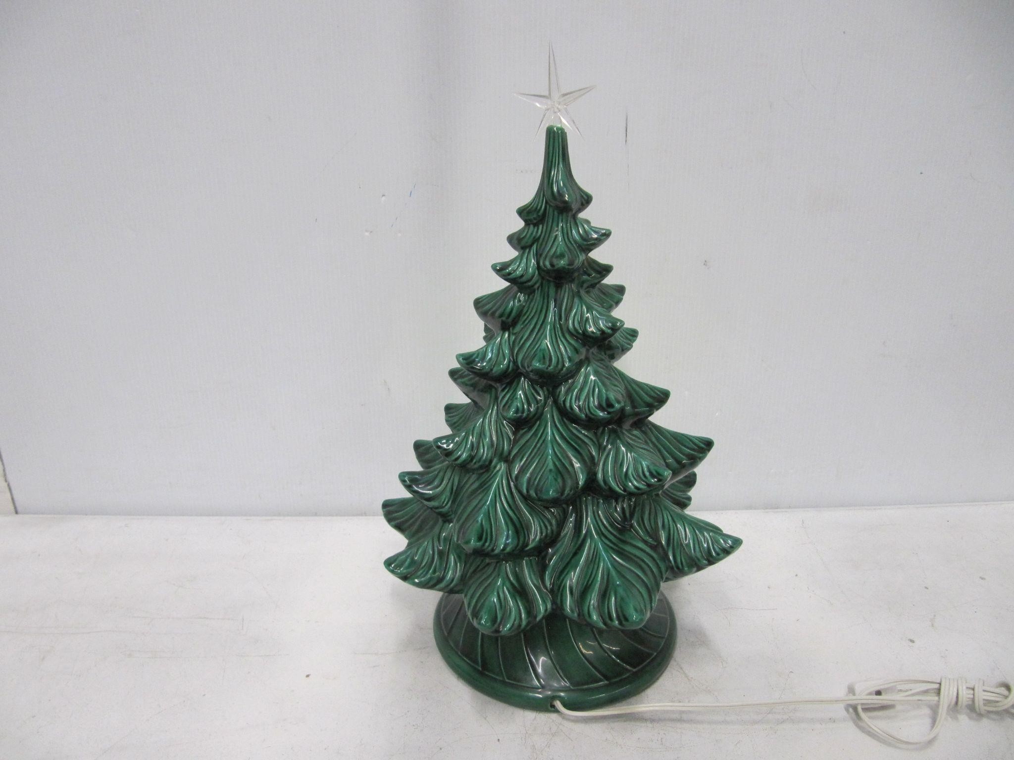 ONE PIECE CERAMIC CHRISTMAS TREE LIGHT