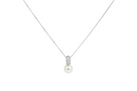 18K WHITE GOLD PEARL AND DIAMOND NECKLACE, 4.5g