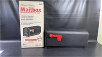 Deluxe plastic standard mailbox