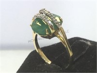 10k gold ring w/ green & clear gemstones, size