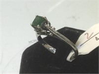 10 k gold ring w/ green gemstone, size 6