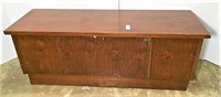 Lane Cedar Chest with Attached Tray and Key