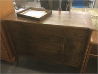 Vintage Dresser Buffet with 3 drawers - approx 4