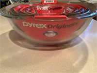 4 pyrex bowls new