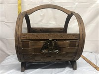 Wicker log holder with eagle on front