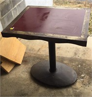 Leather top Table, 30Tx28x24?metal base