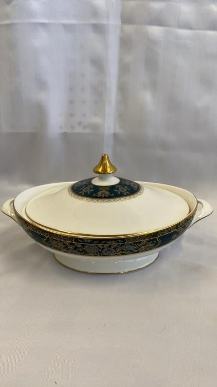 Royal Doulton covered vegetable bowl