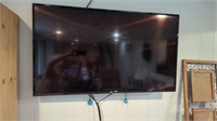 50" LG TV WALL MOUNT INCLUDED