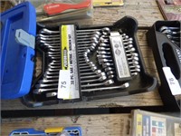 NEW 32 PC WRENCH SET