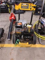 DEWALT Gas 3600PSI 2.5GPM pressure washer