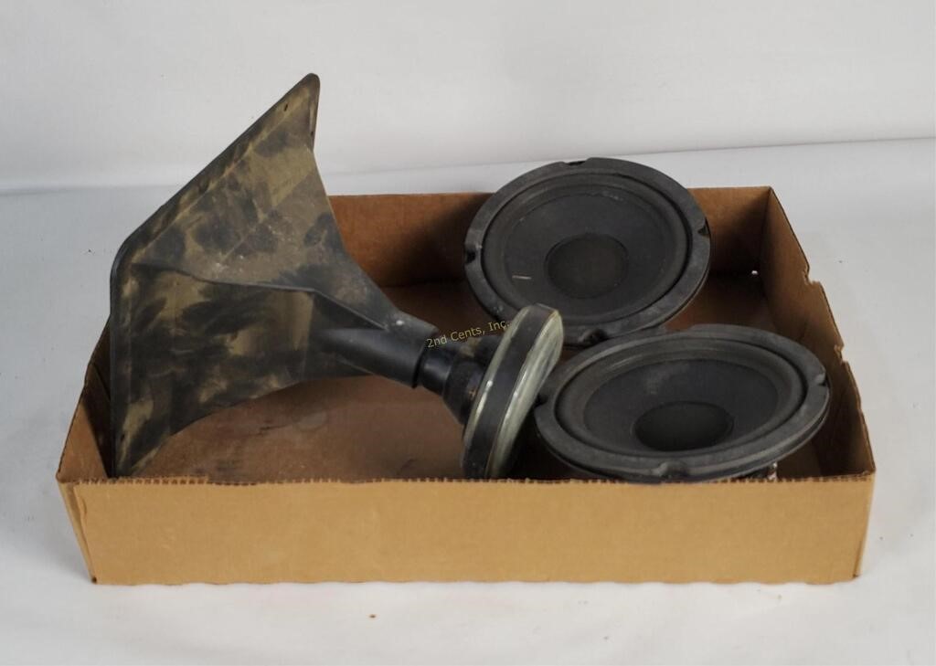 Pair Of 6" Speakers & 8" Wide Tweeter