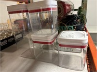 4 food storage canisters