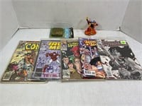 LOT OF 5 COMIC BOOKS AND 2 FIGURES - WONDER