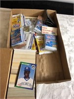 TRAY LOT OF ASSORTED BASEBALL CARDS