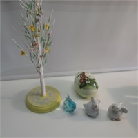 (2) CEREMIC BUNNIES, (1) GLASS BUNNY 4" EACH,